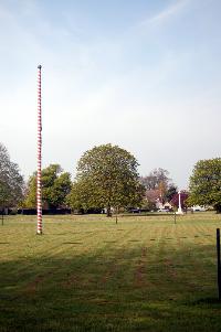 Ickwell maypole and war memorial April 2007